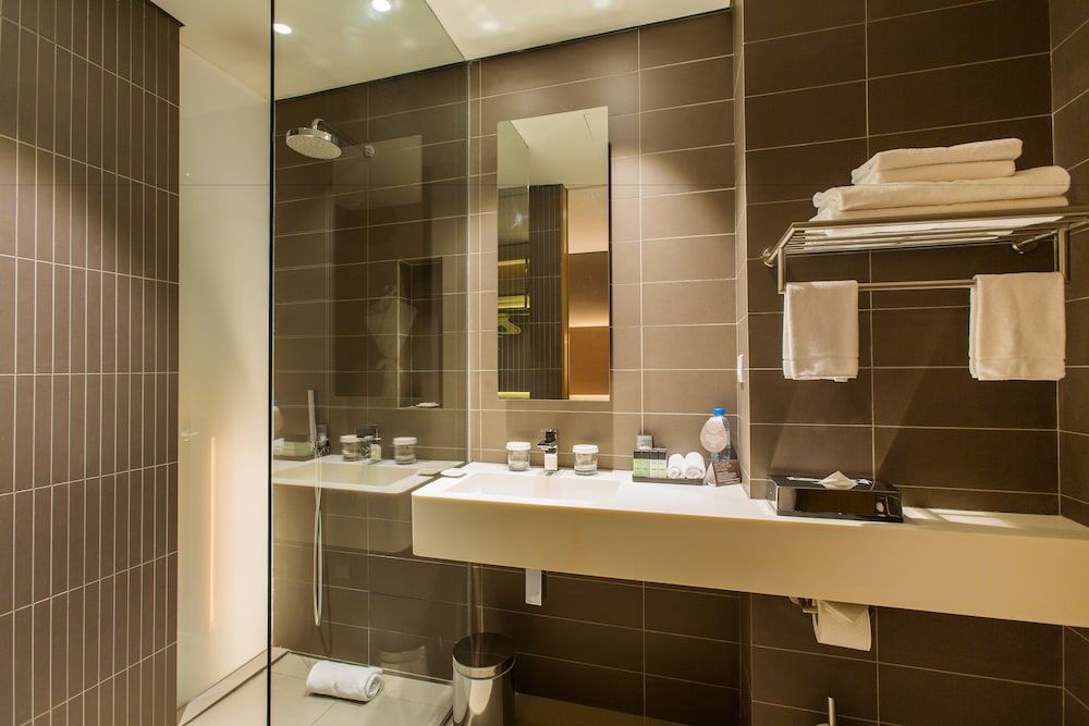 Noom Hotel Conakry Junior Suite 5