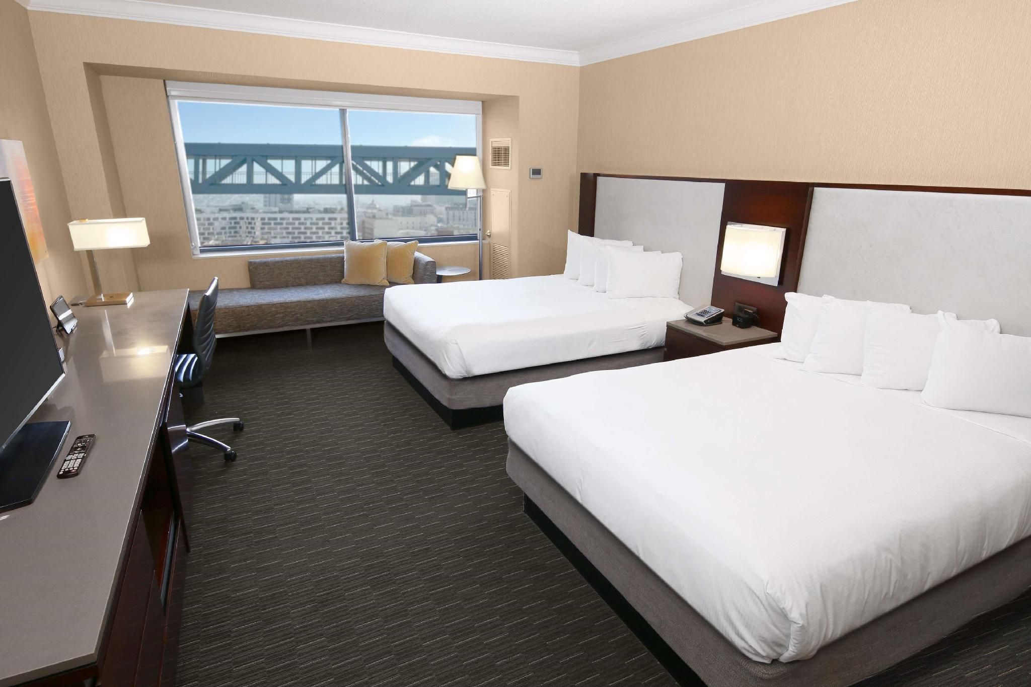 Deluxe 2 Queen Beds