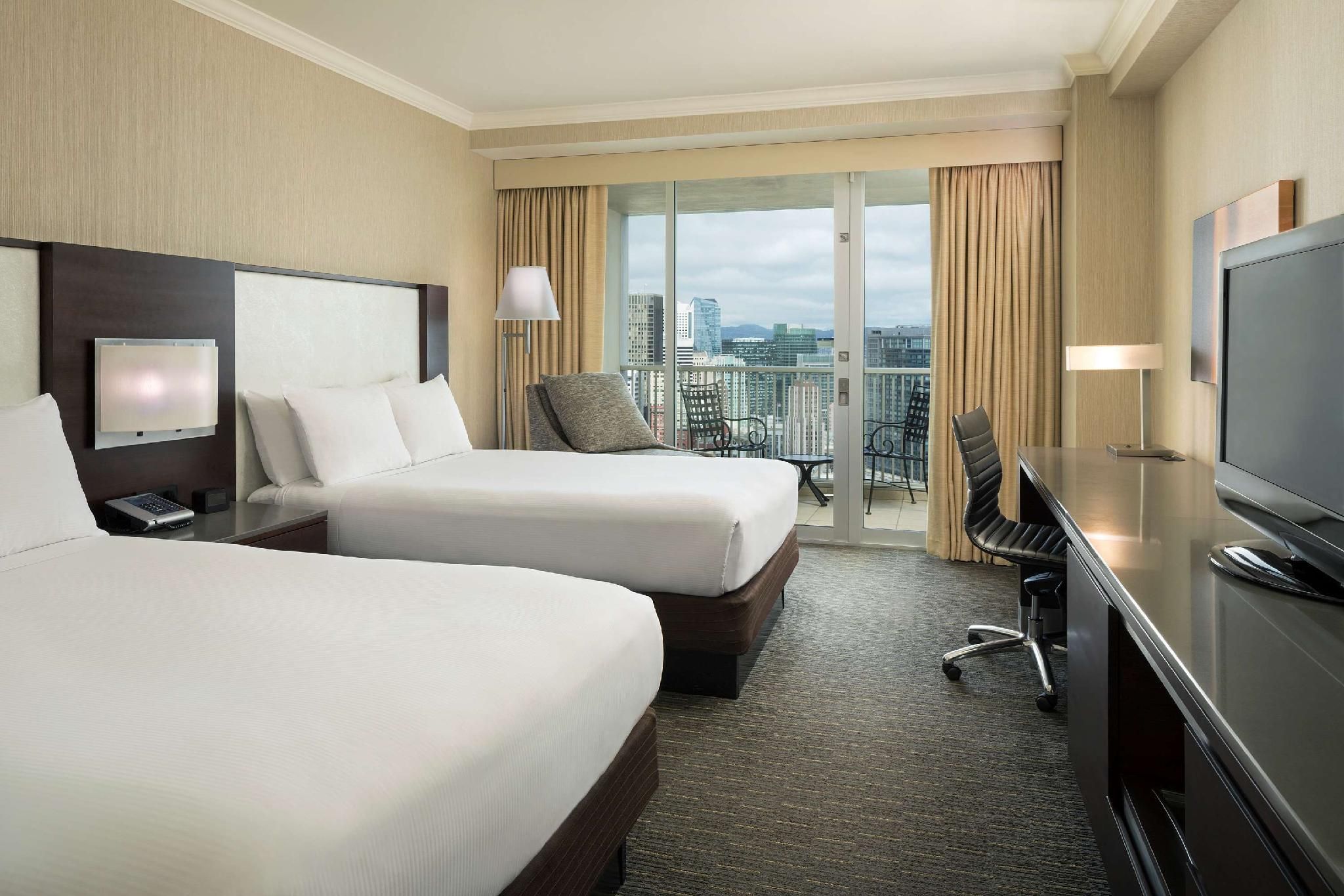 Balcony Skyline View - 2 Double Beds