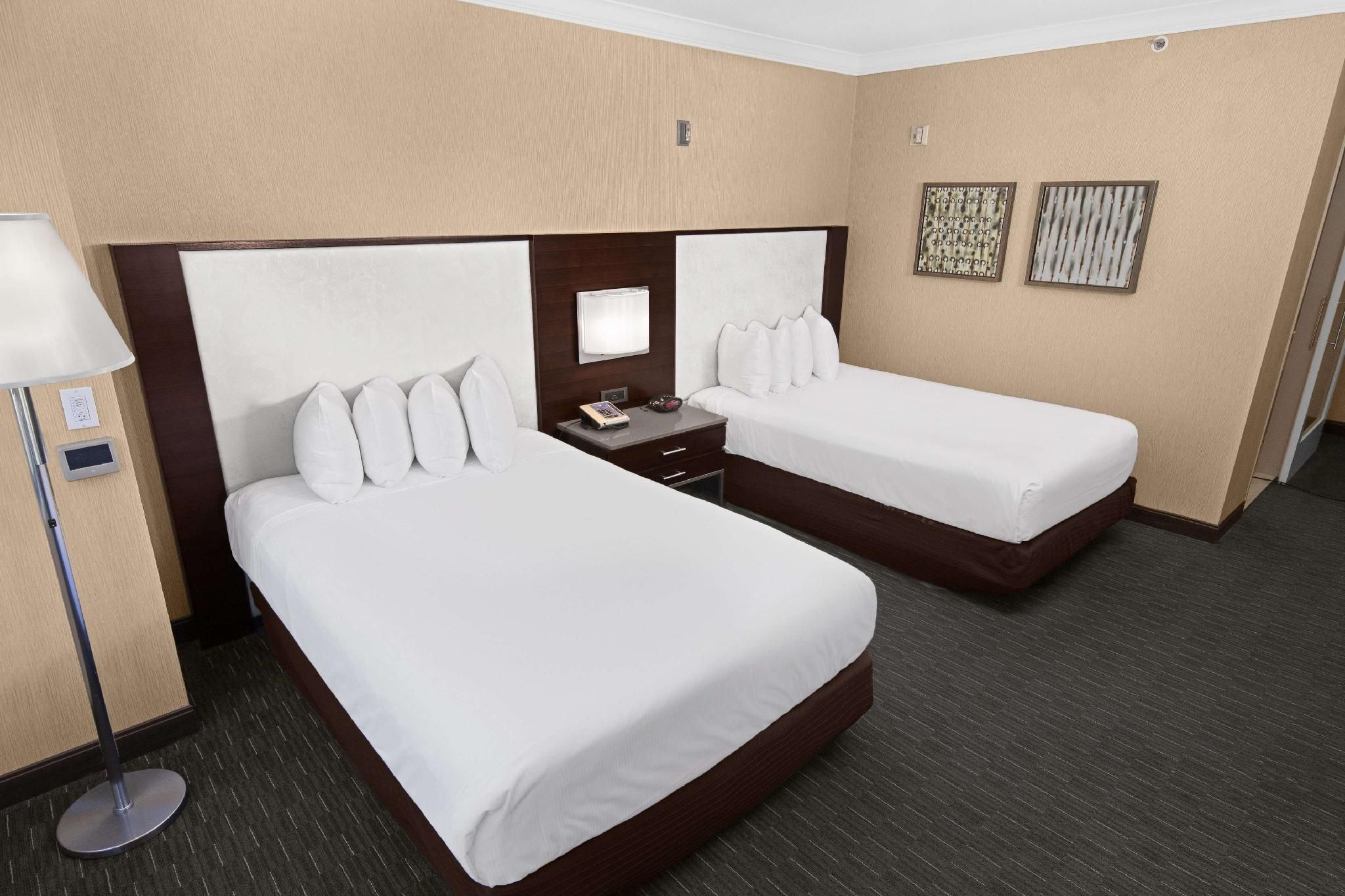 DELUXE 2 BED MOBILITY/HEARING ACCESS RI SHWR