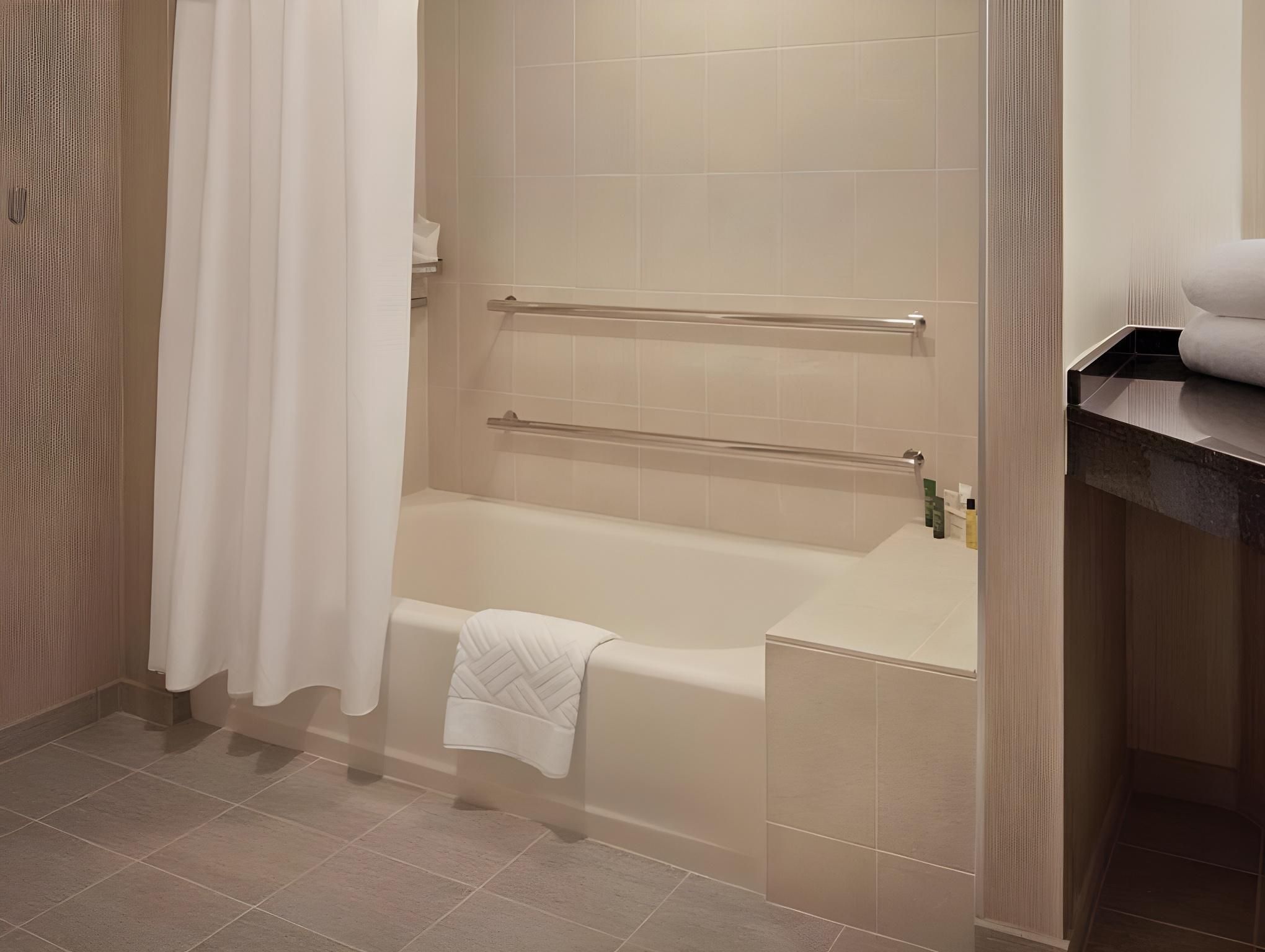 SKYLINE VIEW - 1 KING BED - FLOORS 20-44