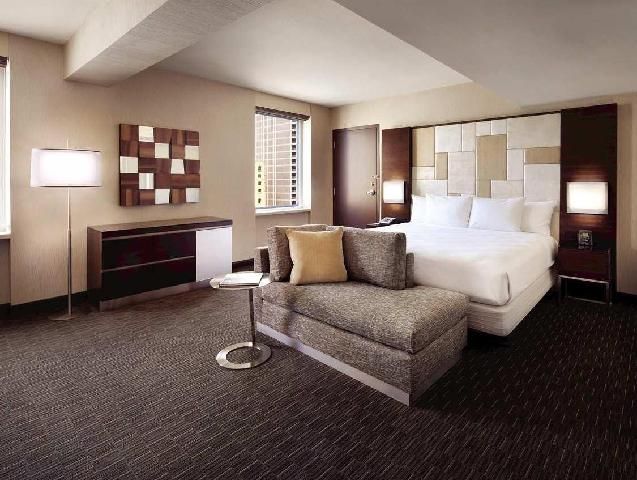 SKYLINE VIEW - JUNIOR SUITE 1 KING BED