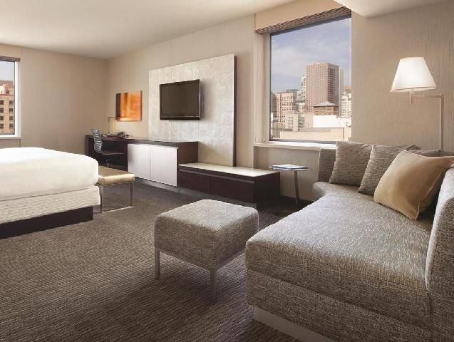 1 BED MOBILITY/HEARING ACCESS TUB