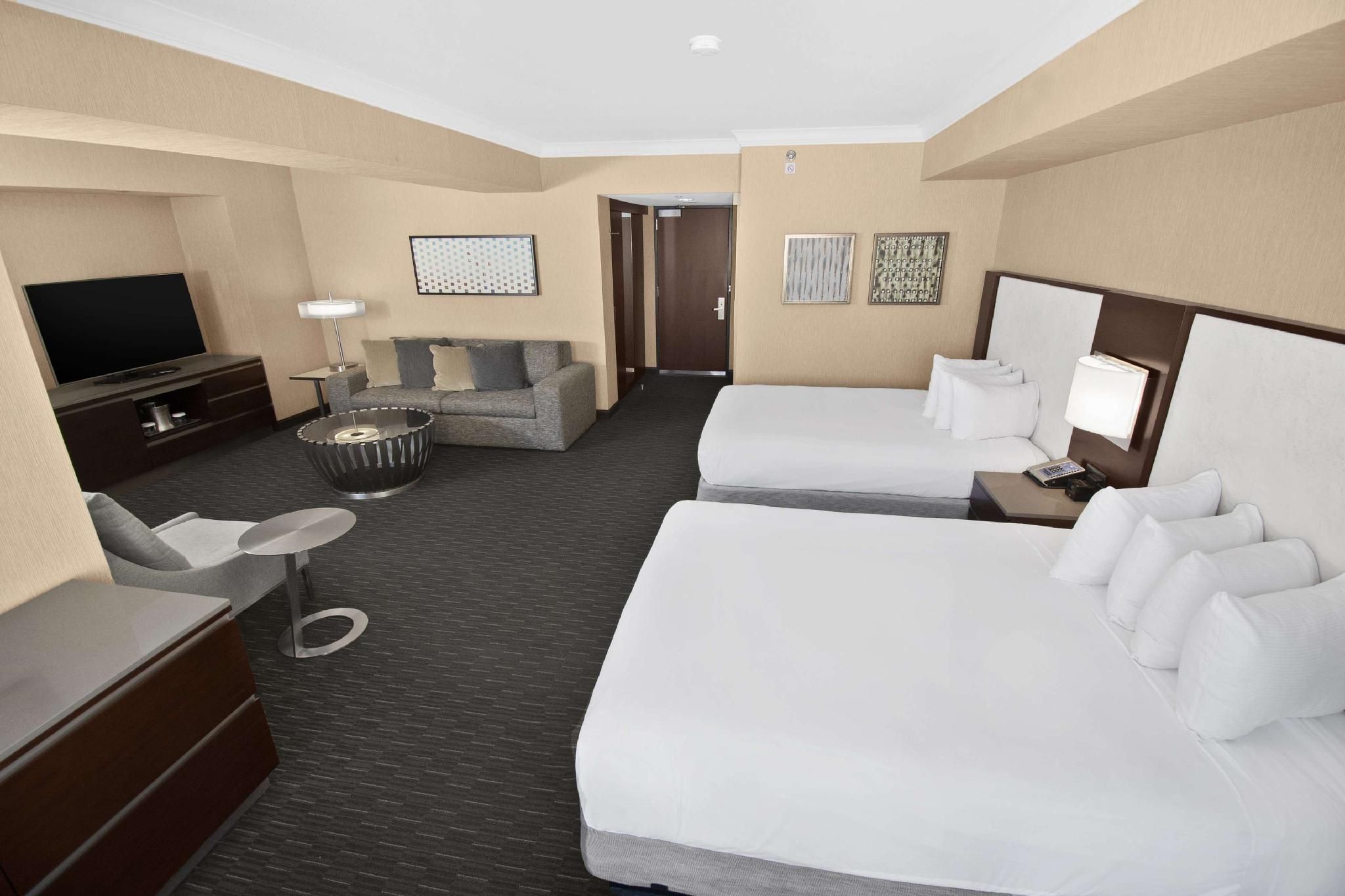 JR STE 2 BED MOBILITY/HEARING ACCESS RI SHWR