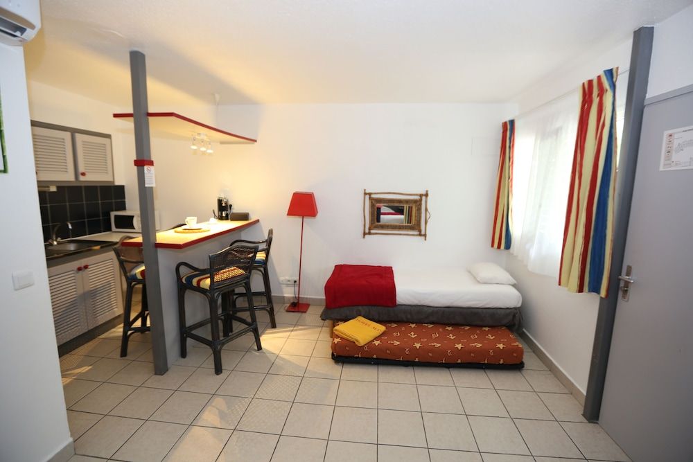 Hôtel La Maison Créole Quadruple Room, Kitchenette 3