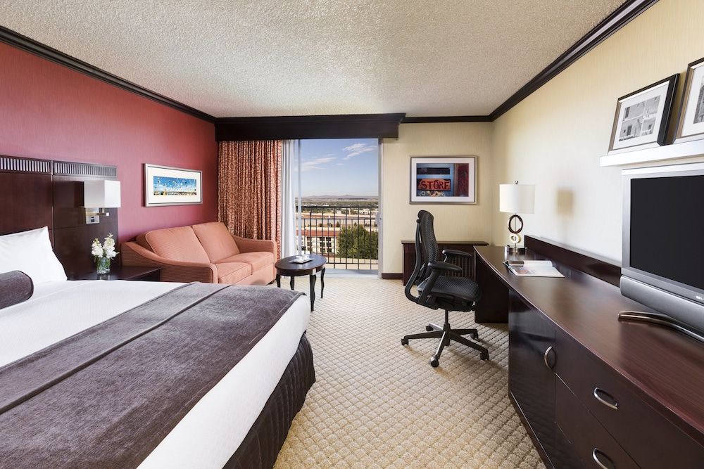 Standard Room, 1 King Bed, Balcony
