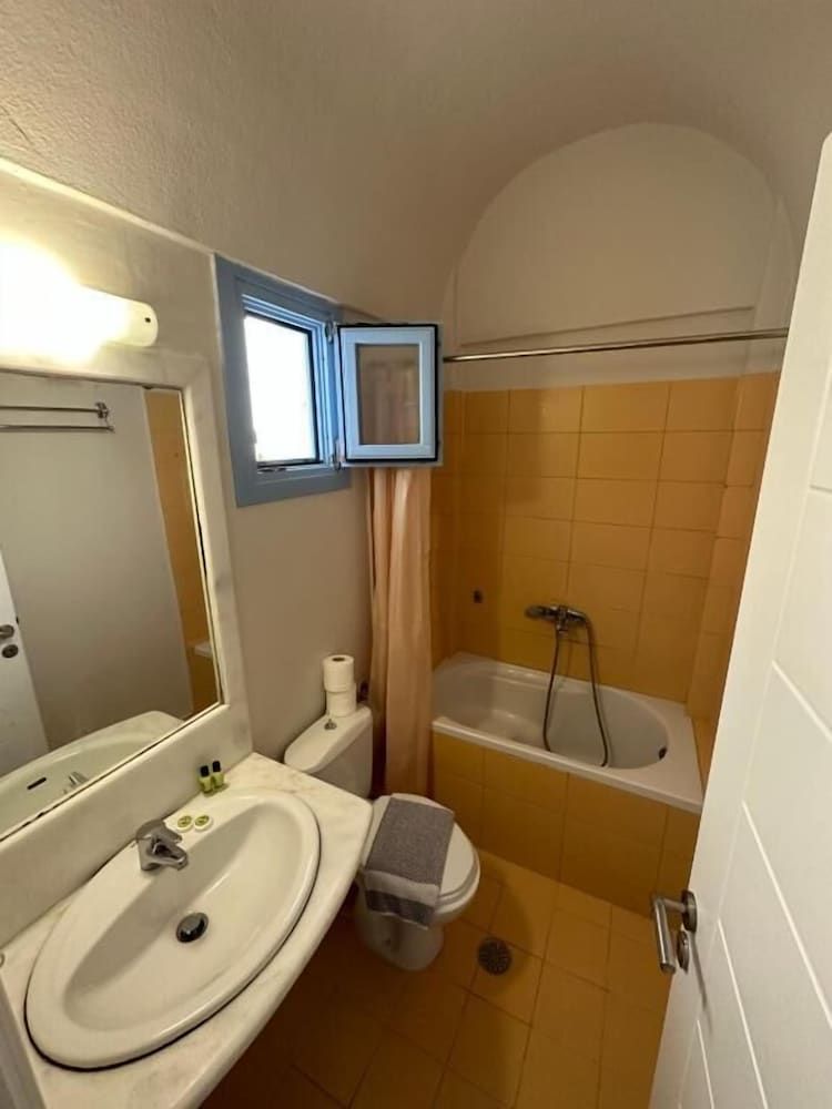 Villa Roussa Economy Double Room 4