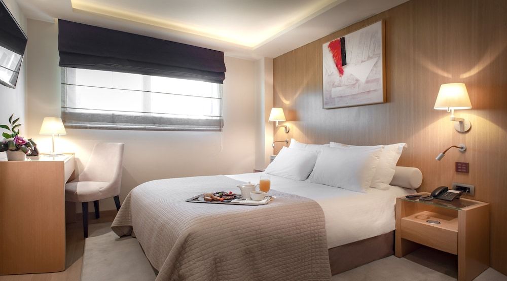 Classic Room (Cosy Street View)