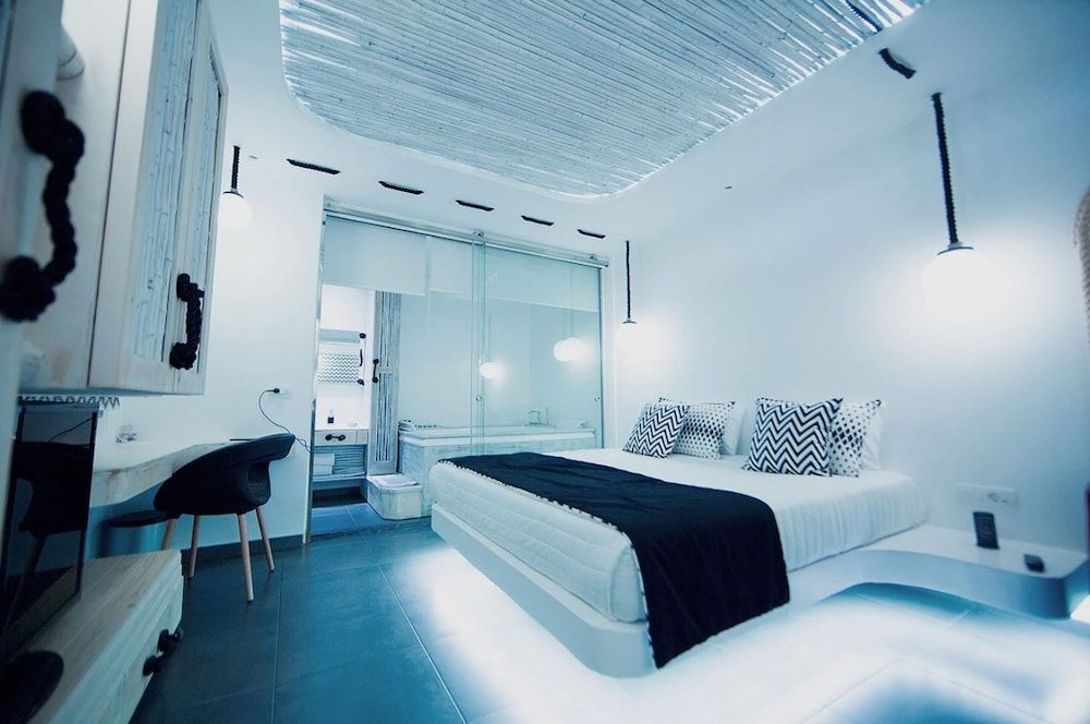 Suite, Jetted Tub