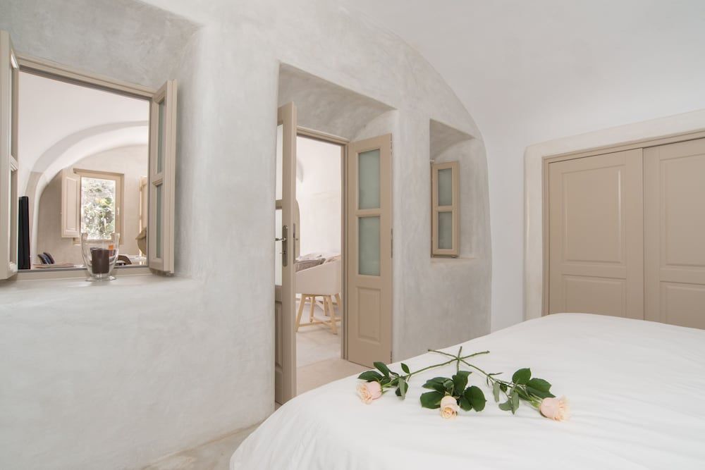 Lagadi Suites by K&K Apanemo Suite by K7K with Exterior Hot Tub 11