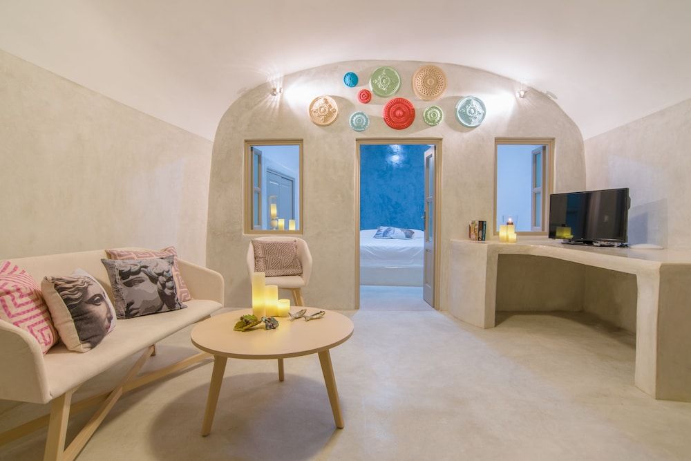 Lagadi Suites by K&K Apanemo Suite by K7K with Exterior Hot Tub 15