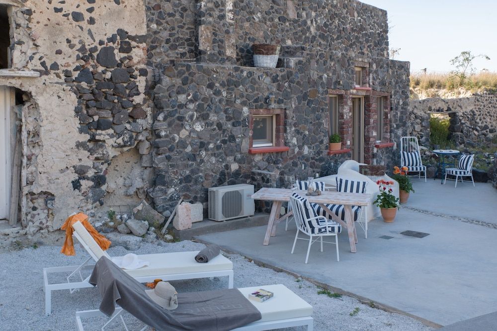 Lagadi Suites by K&K Apanemo Suite by K7K with Exterior Hot Tub 3