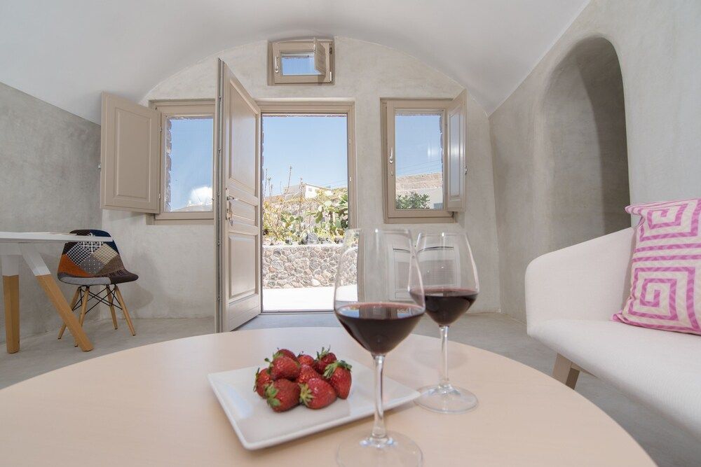 Lagadi Suites by K&K Apanemo Suite by K7K with Exterior Hot Tub 12