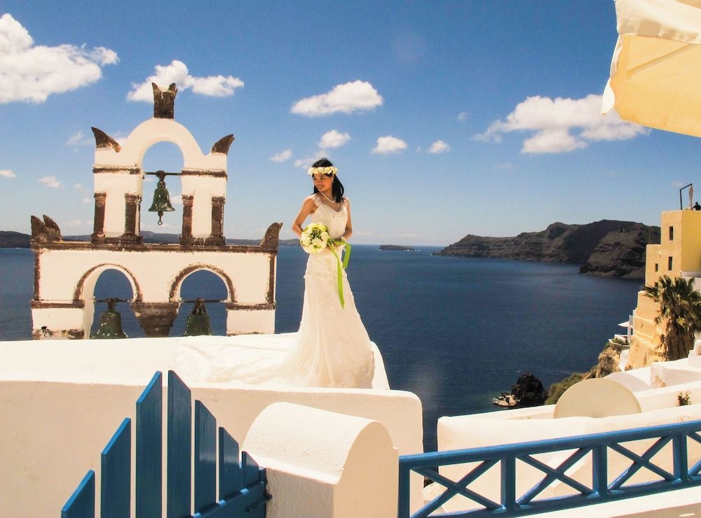 Santorini Paradise Blue & White Cave House, Caldera View, Outdoor Hot Tub (open Monday, Wednesday, Friday, and Sunday) 14