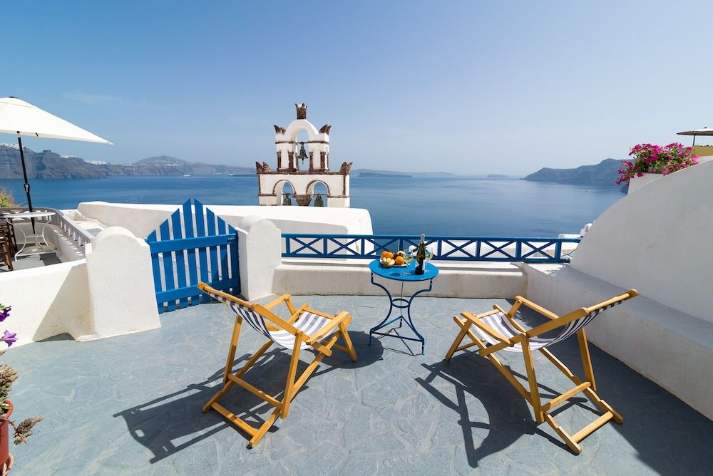 Santorini Paradise Blue & White Cave House, Caldera View, Outdoor Hot Tub (open Monday, Wednesday, Friday, and Sunday) 10