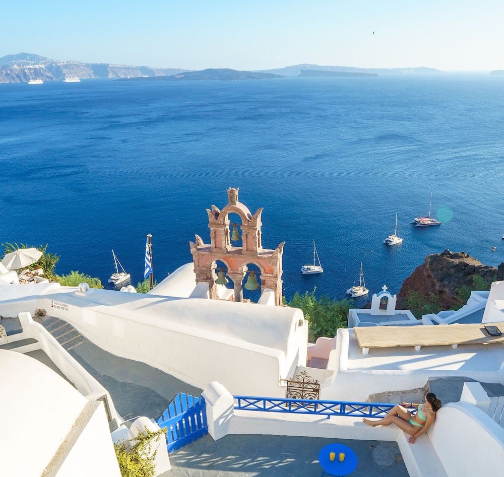 Santorini Paradise Blue & White Cave House, Caldera View, Outdoor Hot Tub (open Monday, Wednesday, Friday, and Sunday) 13