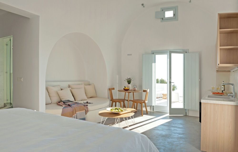 Santorini Heights Luxury Studio Suite (Aegean Dream) 8