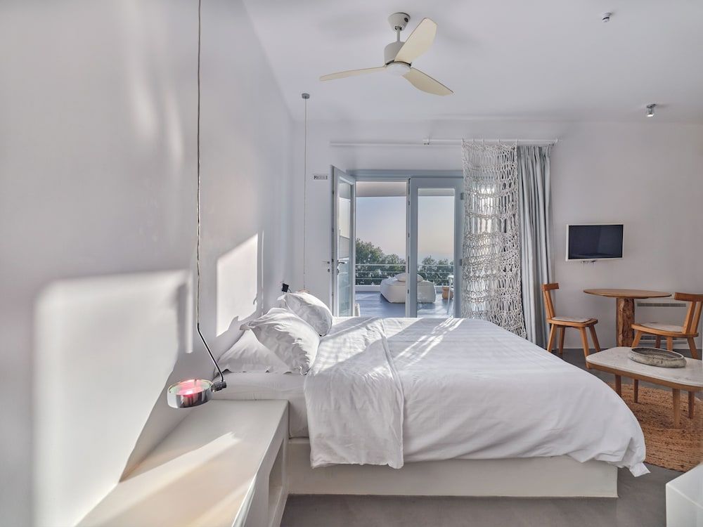 Santorini Heights Luxury Studio Suite (Aegean Dream) 2