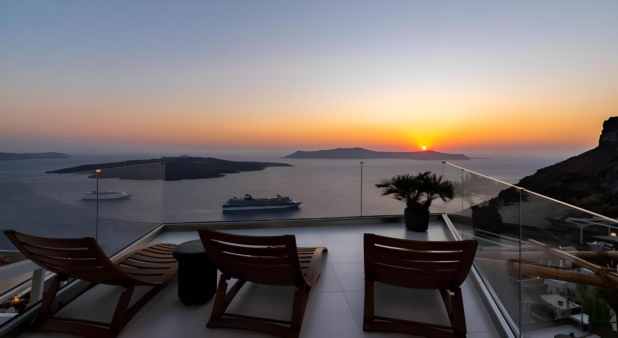 Deluxe Sea View Suite with Outdoor Heated Jetted Tub