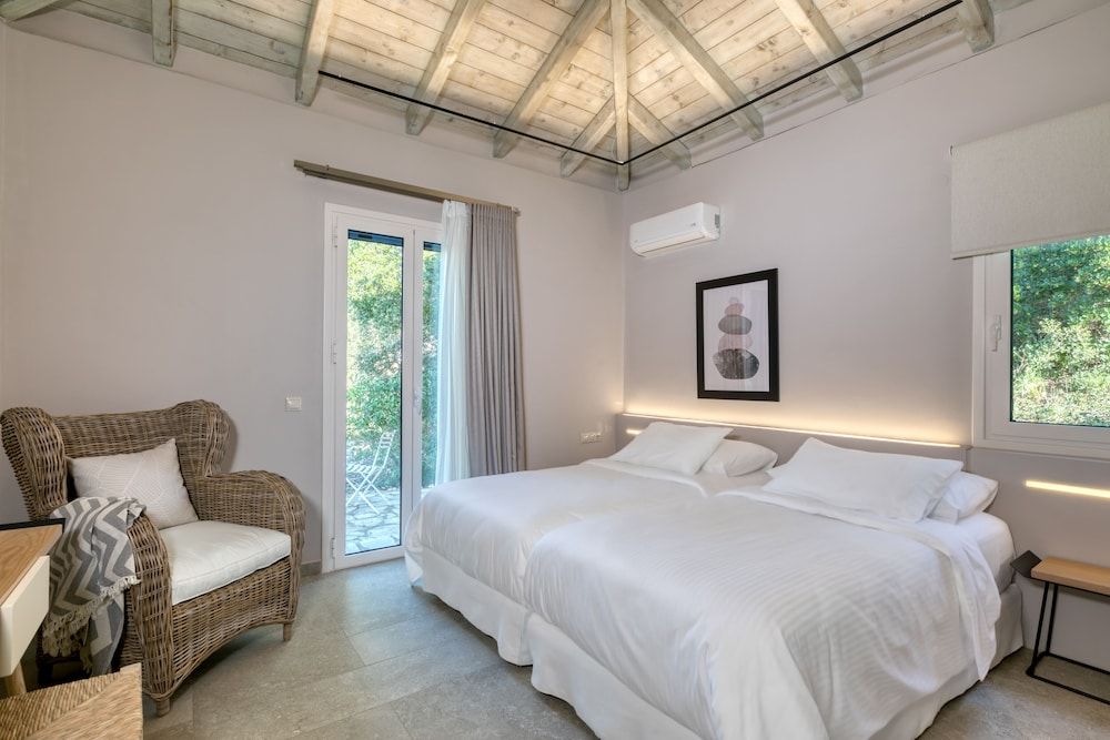 Special Offer Executive Villa with Private Heated Pool