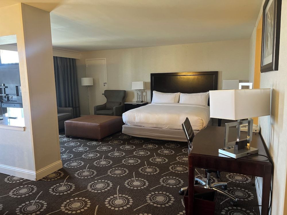 Suite, 1 King Bed with Sofa bed, Non Smoking (Parlor)