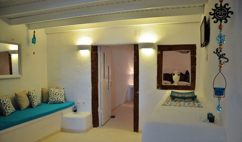 Fira white residence Deluxe Villa, 2 Bedrooms, Jetted Tub (Caldera View) 33