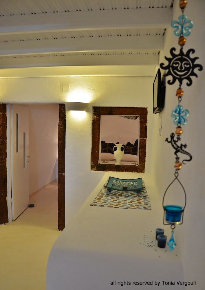 Fira white residence Deluxe Villa, 2 Bedrooms, Jetted Tub (Caldera View) 3