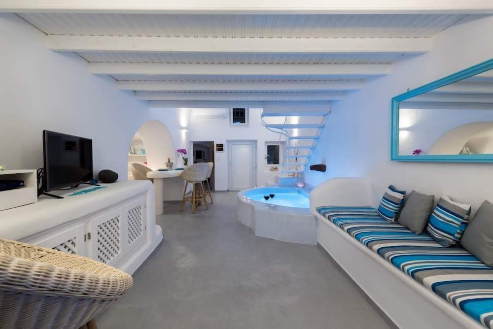 Fira white residence Deluxe Villa, 2 Bedrooms, Jetted Tub (Caldera View) 6