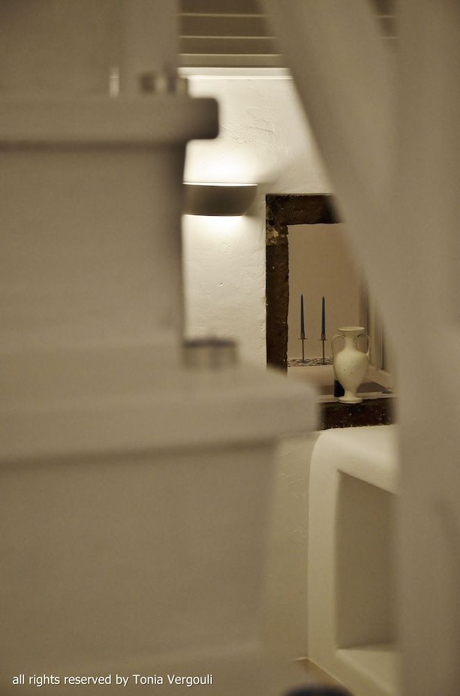 Fira white residence Deluxe Villa, 2 Bedrooms, Jetted Tub (Caldera View) 34