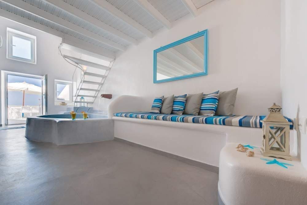 Fira white residence Deluxe Villa, 2 Bedrooms, Jetted Tub (Caldera View) 4