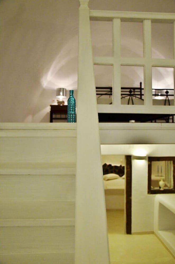 Fira white residence Deluxe Villa, 2 Bedrooms, Jetted Tub (Caldera View) 37