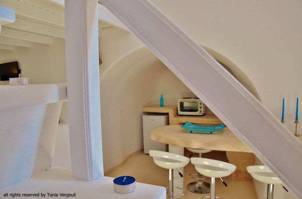 Fira white residence Deluxe Villa, 2 Bedrooms, Jetted Tub (Caldera View) 35