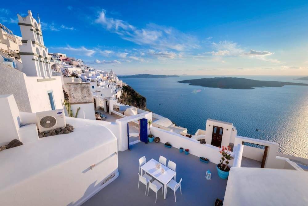 Fira white residence Deluxe Villa, 2 Bedrooms, Jetted Tub (Caldera View) 12