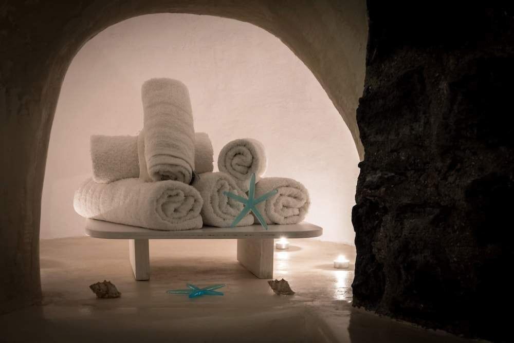 Fira white residence Deluxe Villa, 2 Bedrooms, Jetted Tub (Caldera View) 7