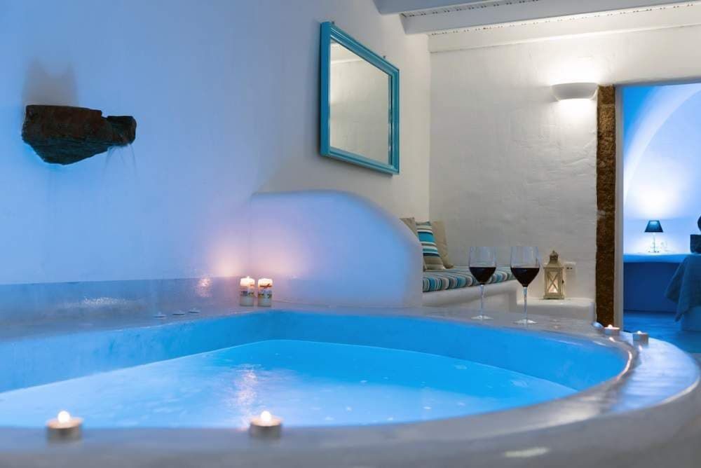 Fira white residence Deluxe Villa, 2 Bedrooms, Jetted Tub (Caldera View) 30