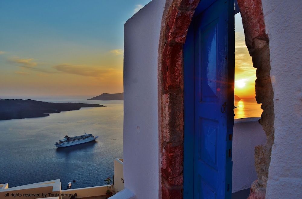Fira white residence Deluxe Villa, 2 Bedrooms, Jetted Tub (Caldera View) 16
