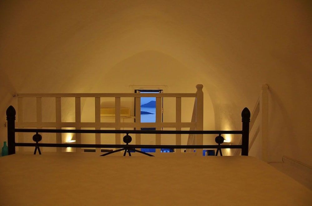 Fira white residence Deluxe Villa, 2 Bedrooms, Jetted Tub (Caldera View) 2