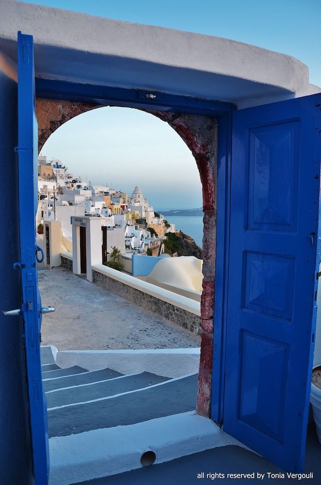 Fira white residence Deluxe Villa, 2 Bedrooms, Jetted Tub (Caldera View) 17