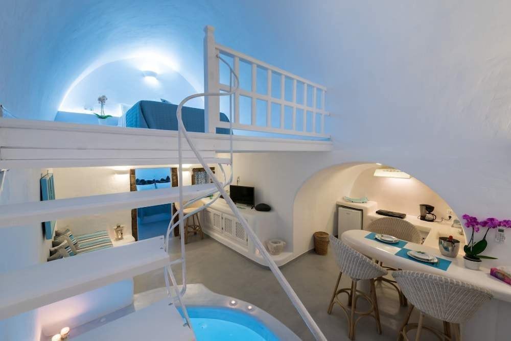 Fira white residence Deluxe Villa, 2 Bedrooms, Jetted Tub (Caldera View) 27