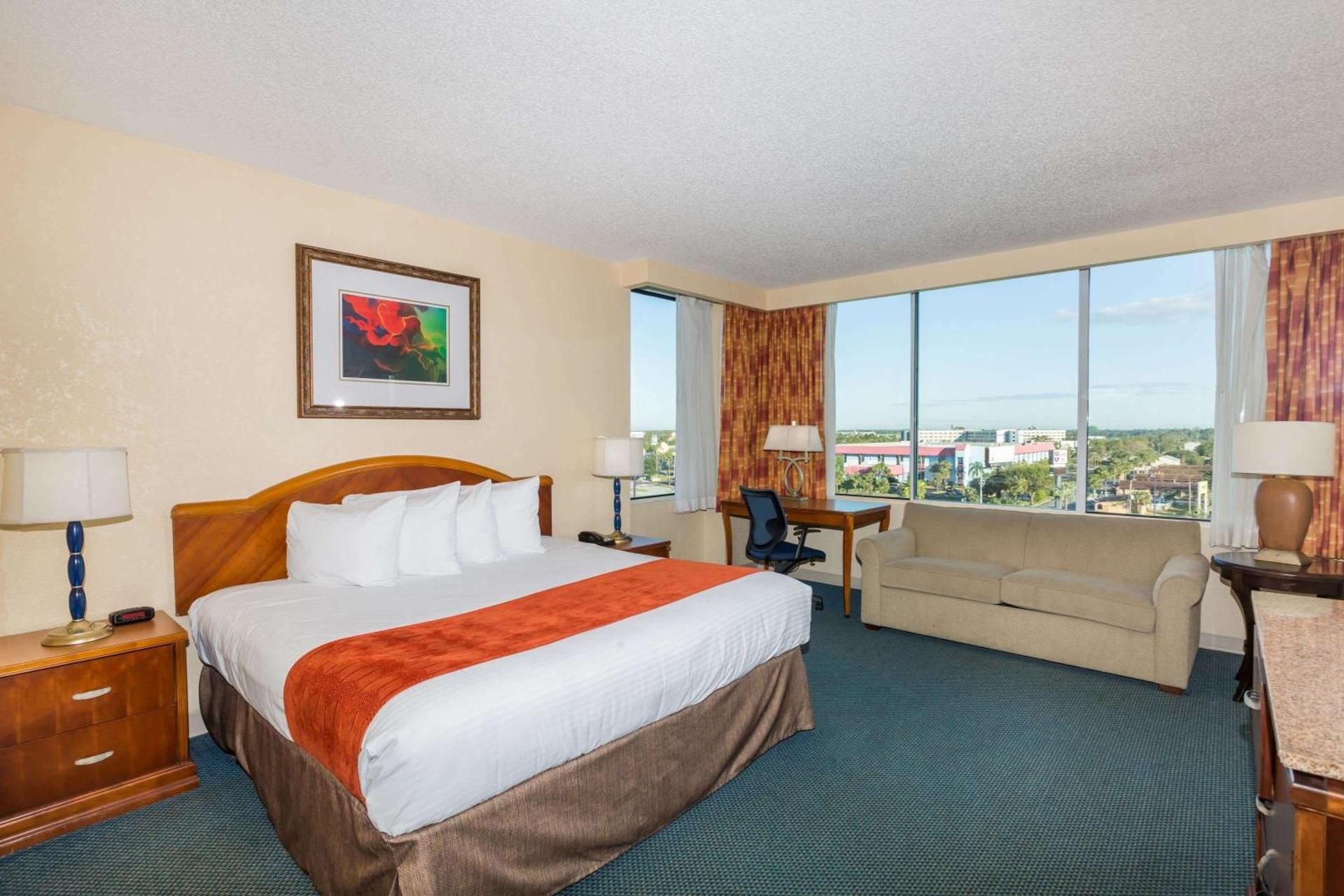 1 King Bed, Non-Smoking