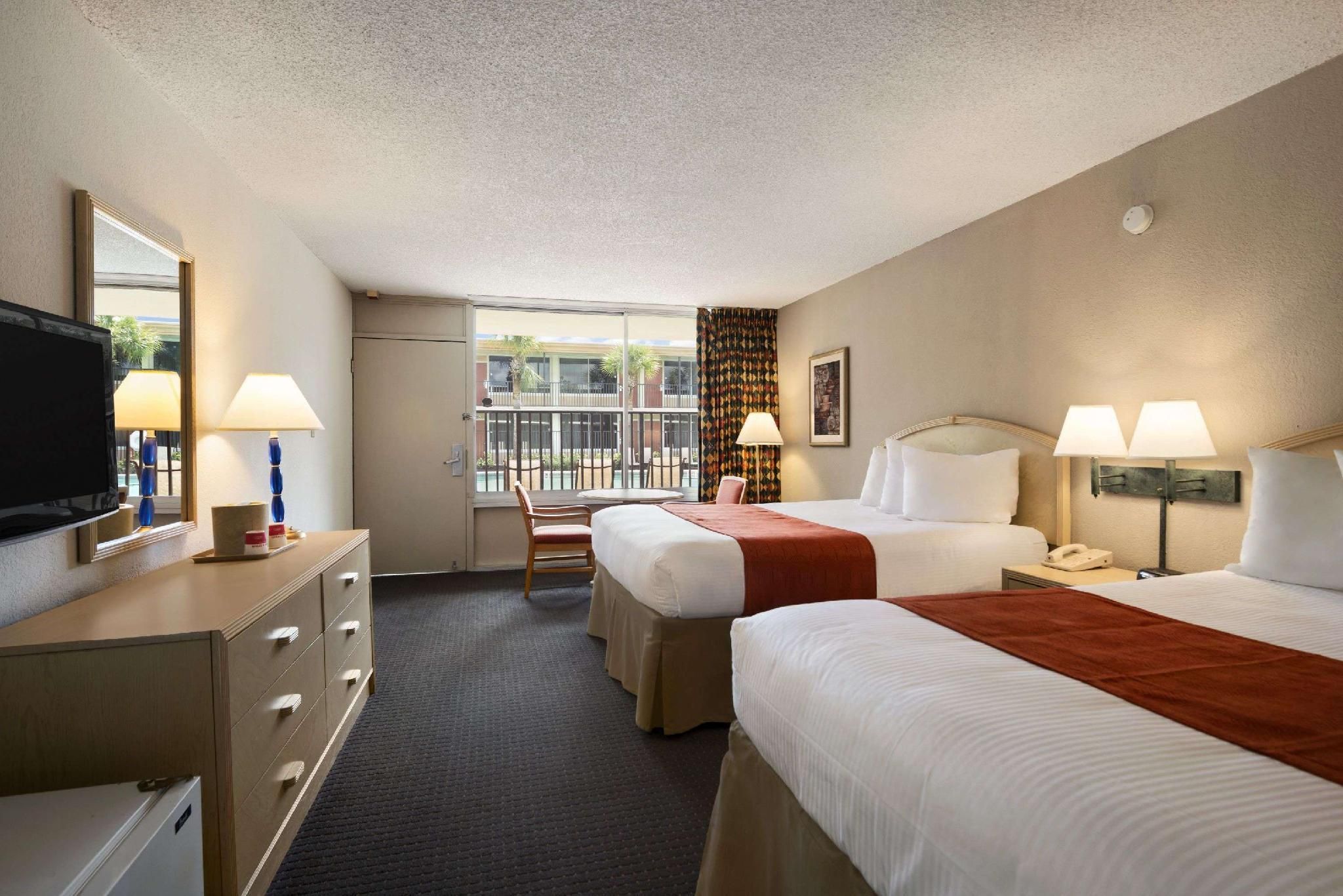 2 Queen Beds, Pet-Friendly, Non-Smoking