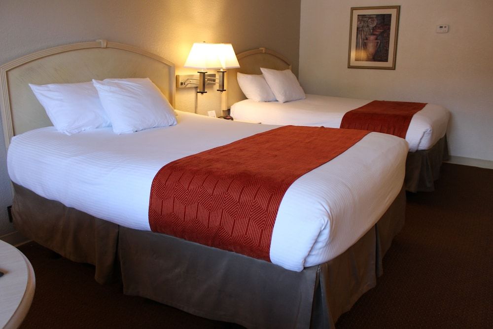 Standard Room, 2 Queen Beds, Courtyard View