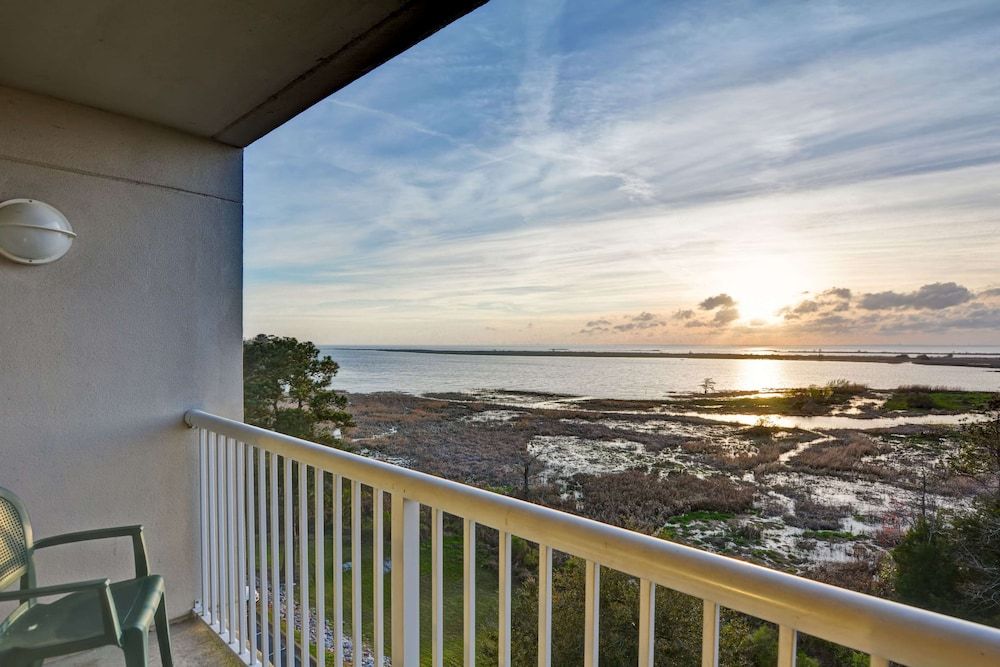 Executive Suite, 1 King Bed, Balcony, Bay View