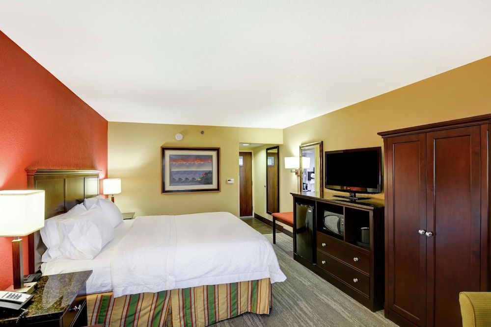 Room, 1 Queen Bed, Accessible, Bay View (Bathtub)