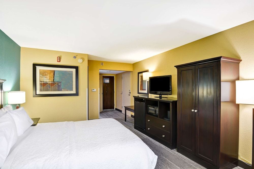 Room, 1 Queen Bed, Accessible, Bay View (Bathtub)