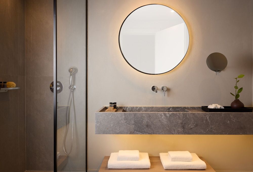 Junior suite with Sharing Pool & Pool view