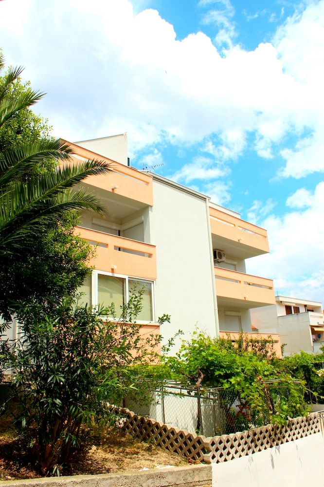 undefined Apartments Cordis 4