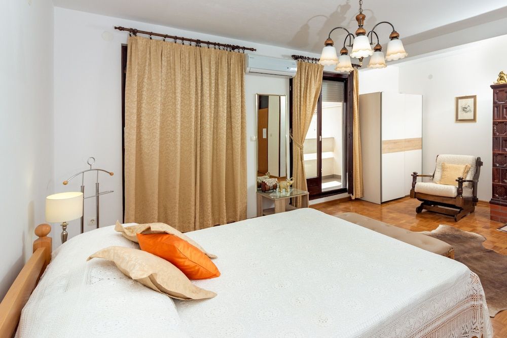 Apartments Cordis Comfort Apartment, Balcony, Pool View (1 Double Bed) 4