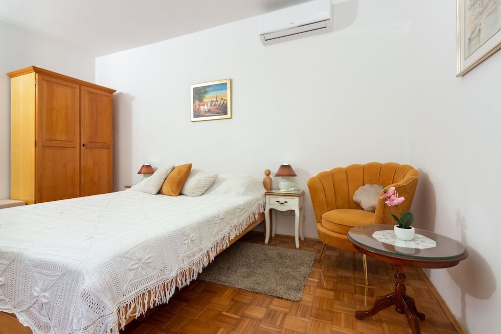 undefined Apartments Cordis 2