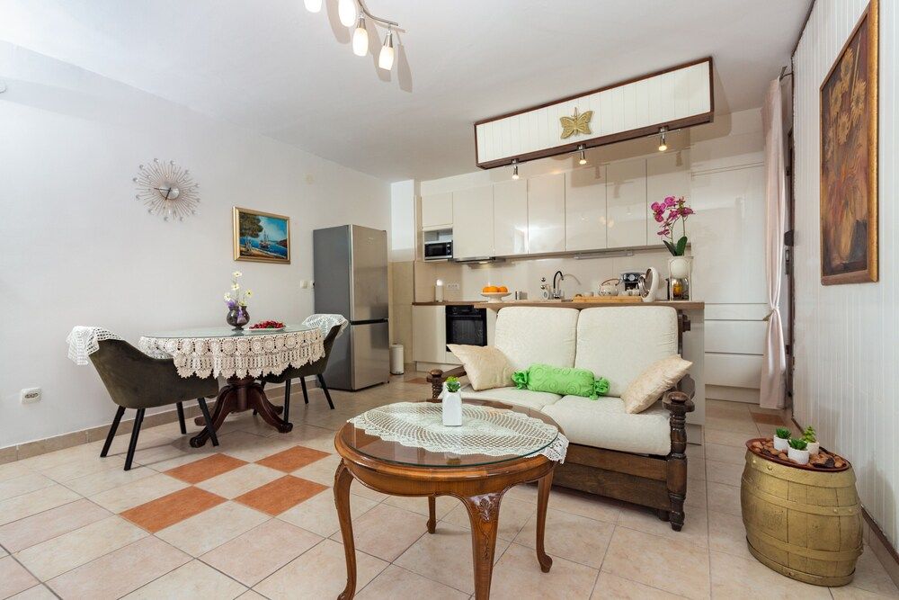 undefined Apartments Cordis 3